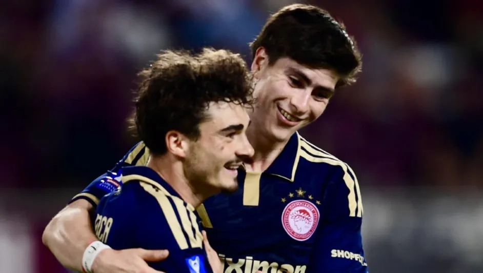 Armando 'Hormiga' González anota su primer gol en Europa con Olympiacos