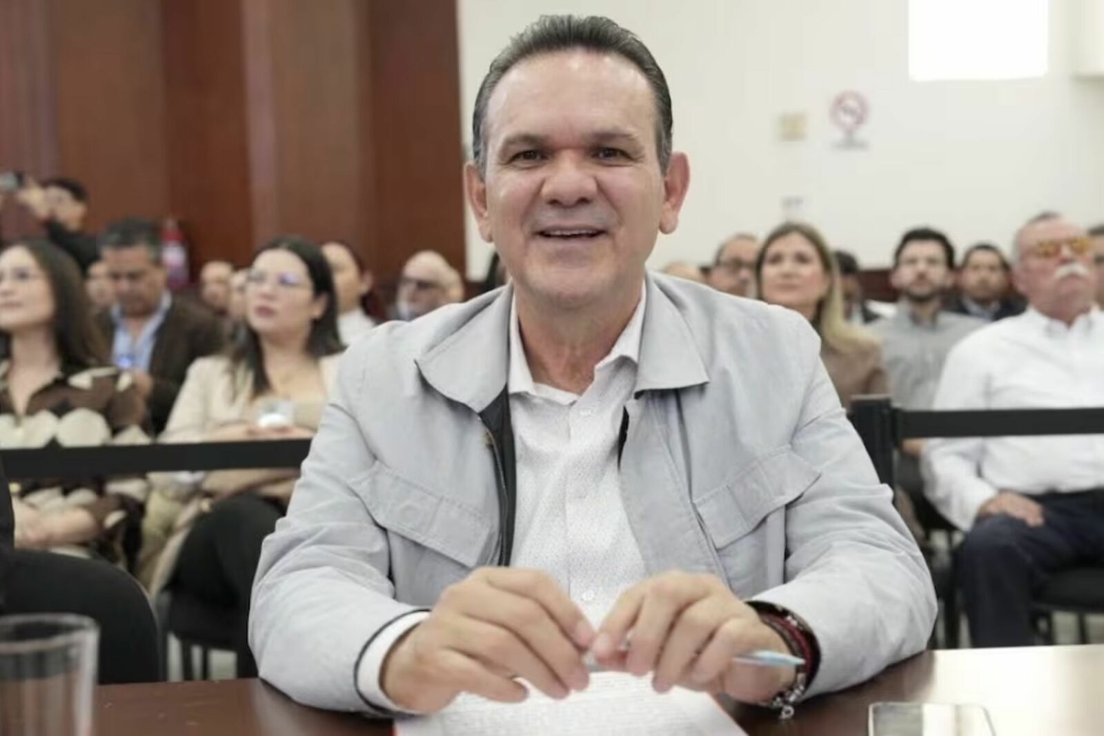 Familia de diputado de MC en Sinaloa pide conservar su curul durante recuperación