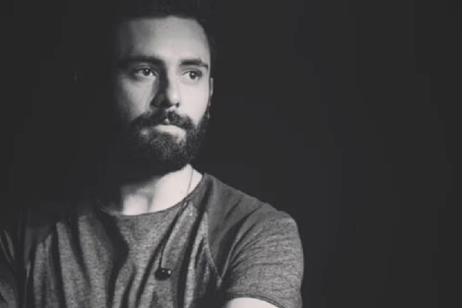 Camilo Séptimo despide a “Honas” Meléndez con emotivo mensaje
