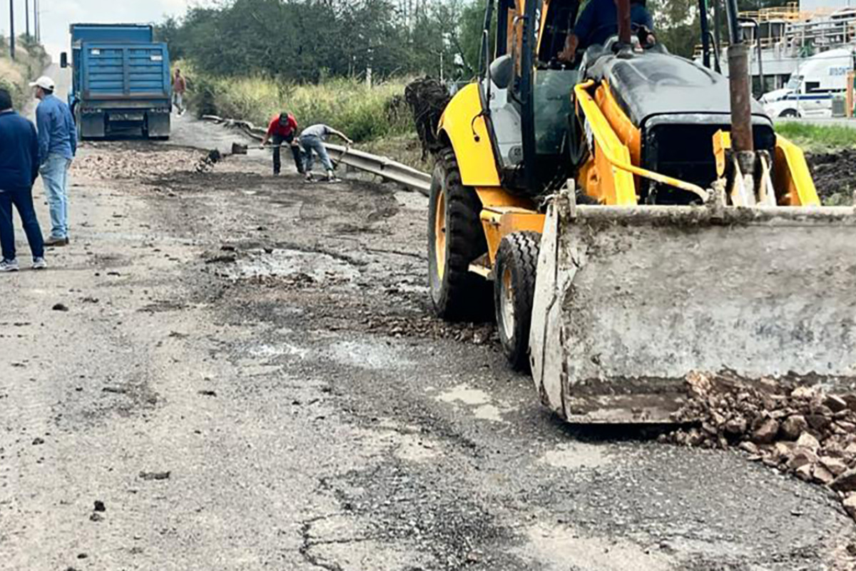 Baches movilizan a empresarios por falta de mantenimiento federal