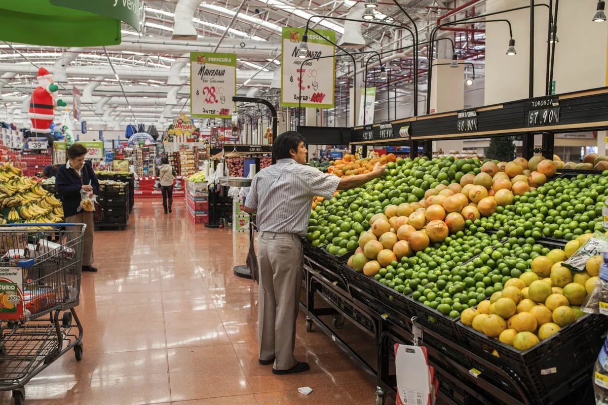 Mejora confianza del consumidor en agosto