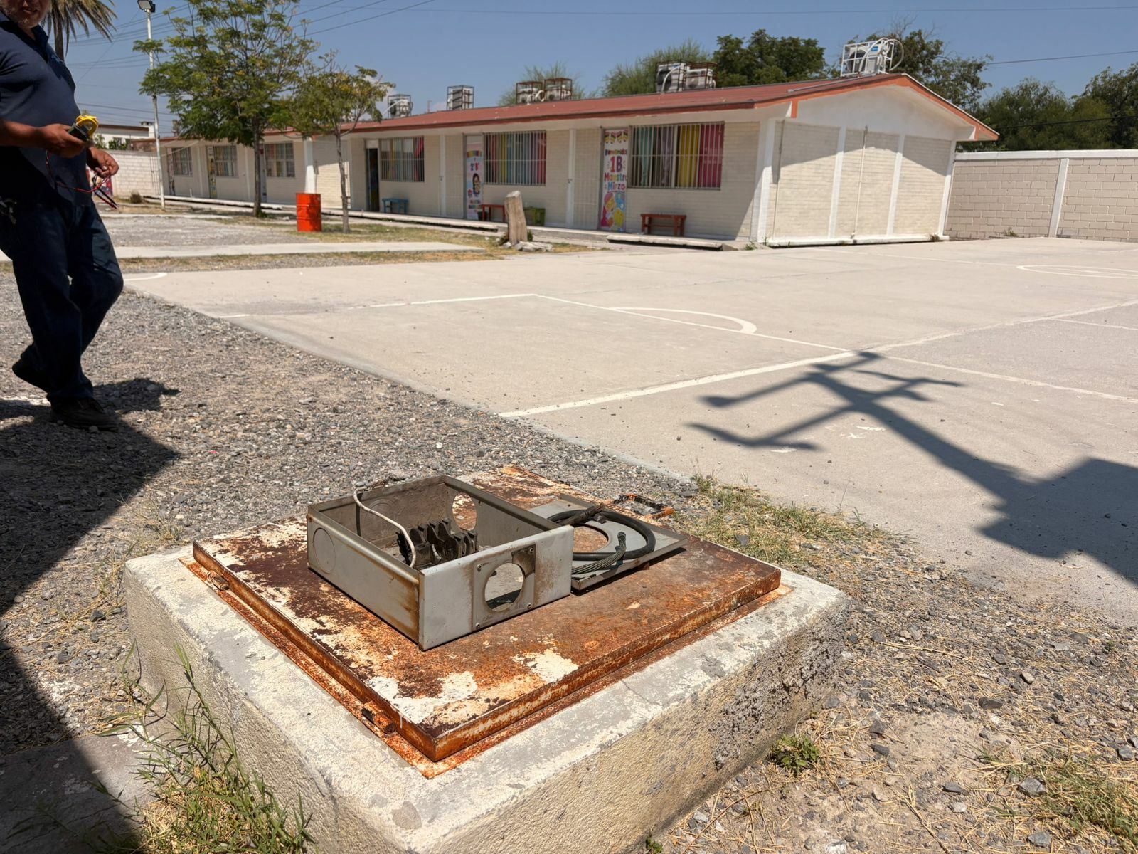 Calor y fallas eléctricas complican clases en primaria Cuauhtémoc