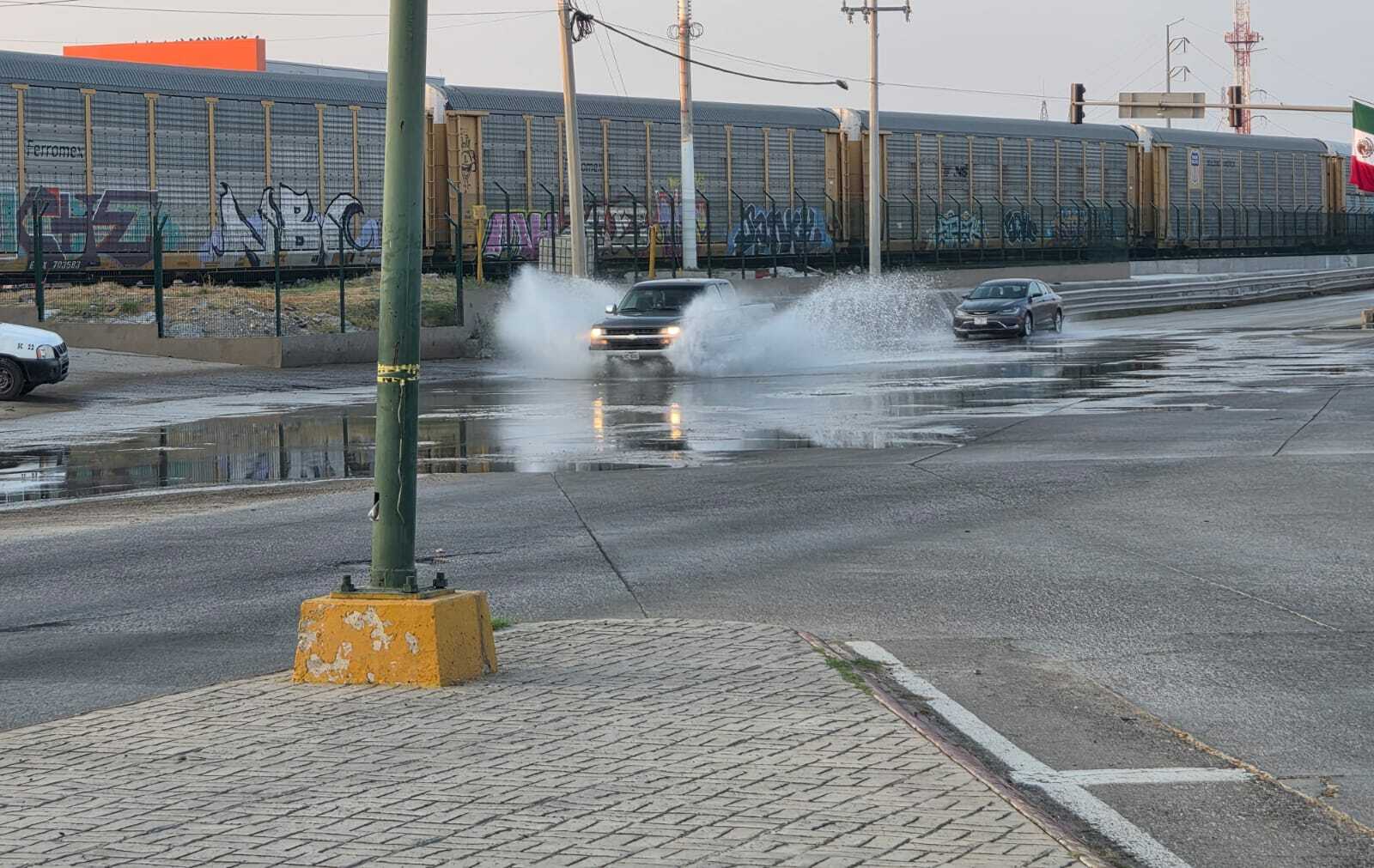 Ruta Fiscal se convierte en una laguna de aguas residuales y complica el paso hacia el Puente Internacional II