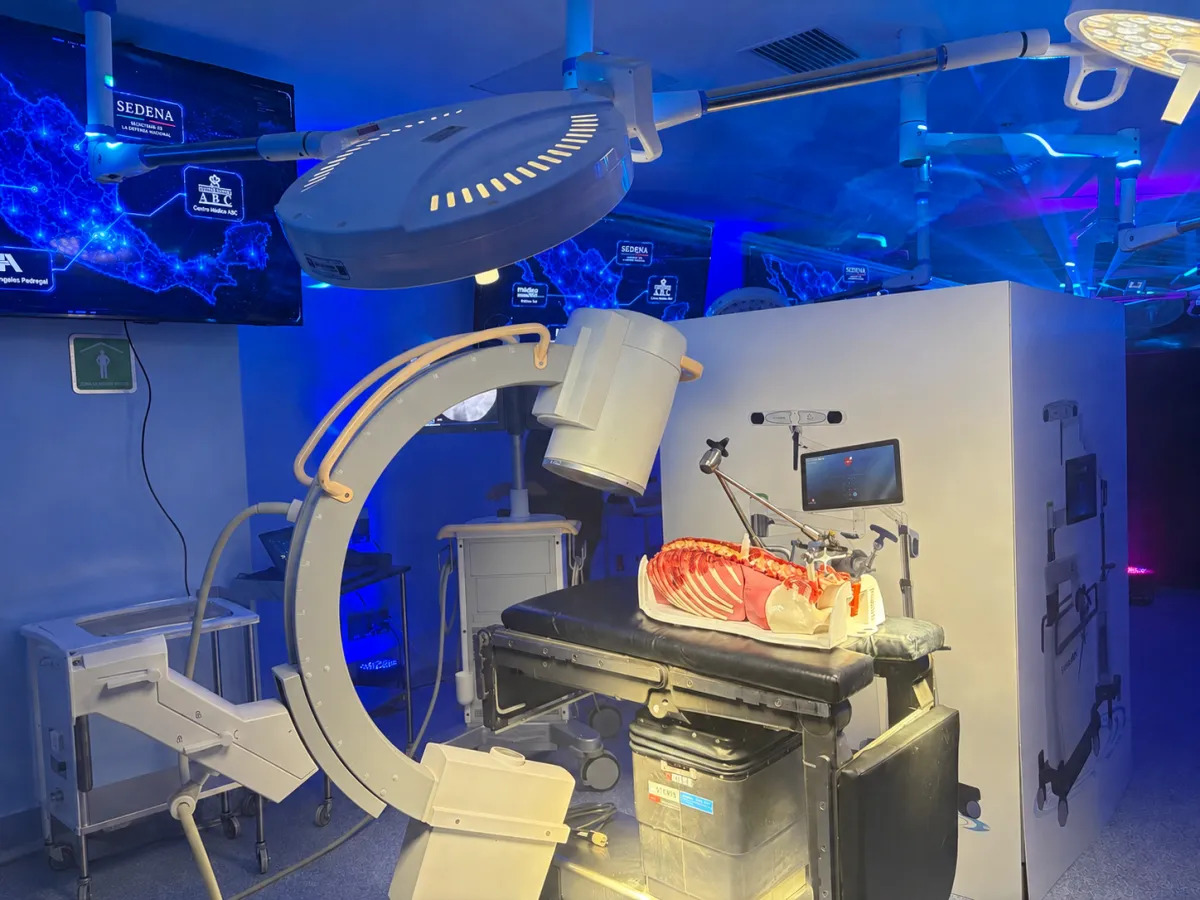 Robot para cirugía de columna llegará a México por 2.4 millones