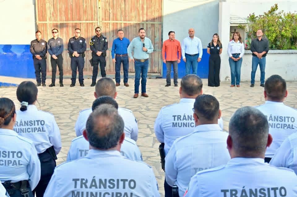 Carlos Villarreal refuerza preparación de policías para fortalecer la seguridad