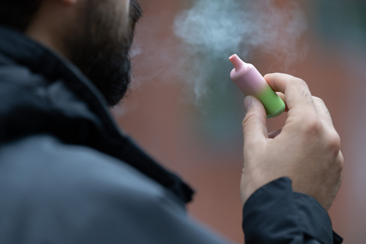 Prohibir no frenó el vapeo: México enfrenta mercado negro