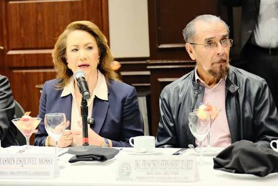 Ministra Yasmín Esquivel se reúne con líderes de burócratas