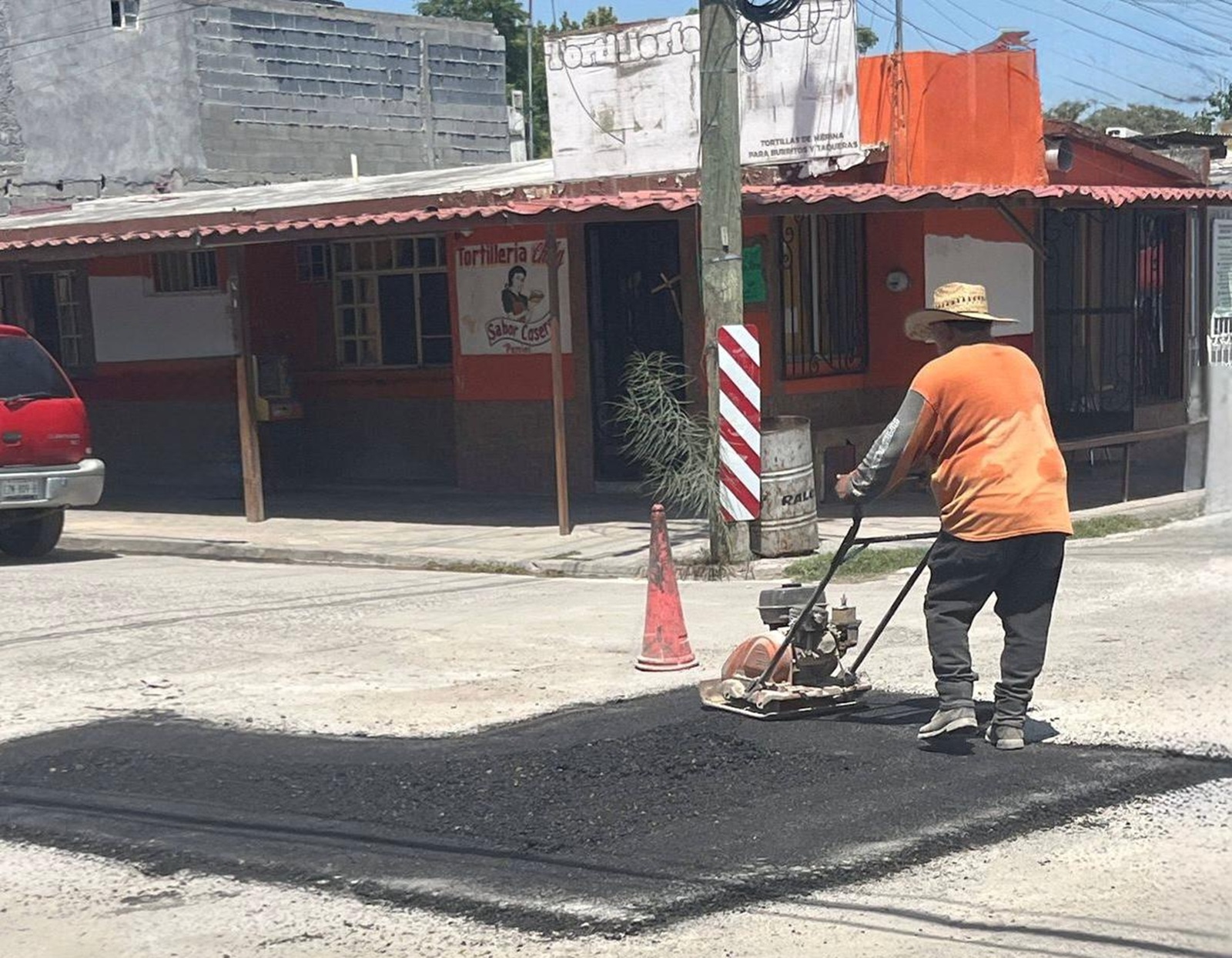 Múzquiz mantiene trabajos de mejoramiento vial en distintos sectores
