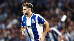 Santiago Giménez debuta en victoria del Porto contra Moreirense