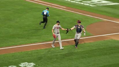 Sale busca el Cy Young y la Serie Mundial; Bravos vencen 5-2 a Filis