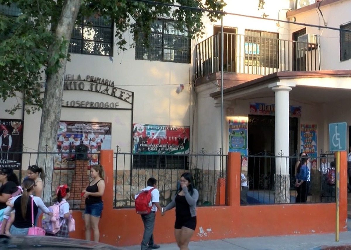 Madre denuncia negativa de primaria a mostrar videos sobre supuesto castigo a su hijo