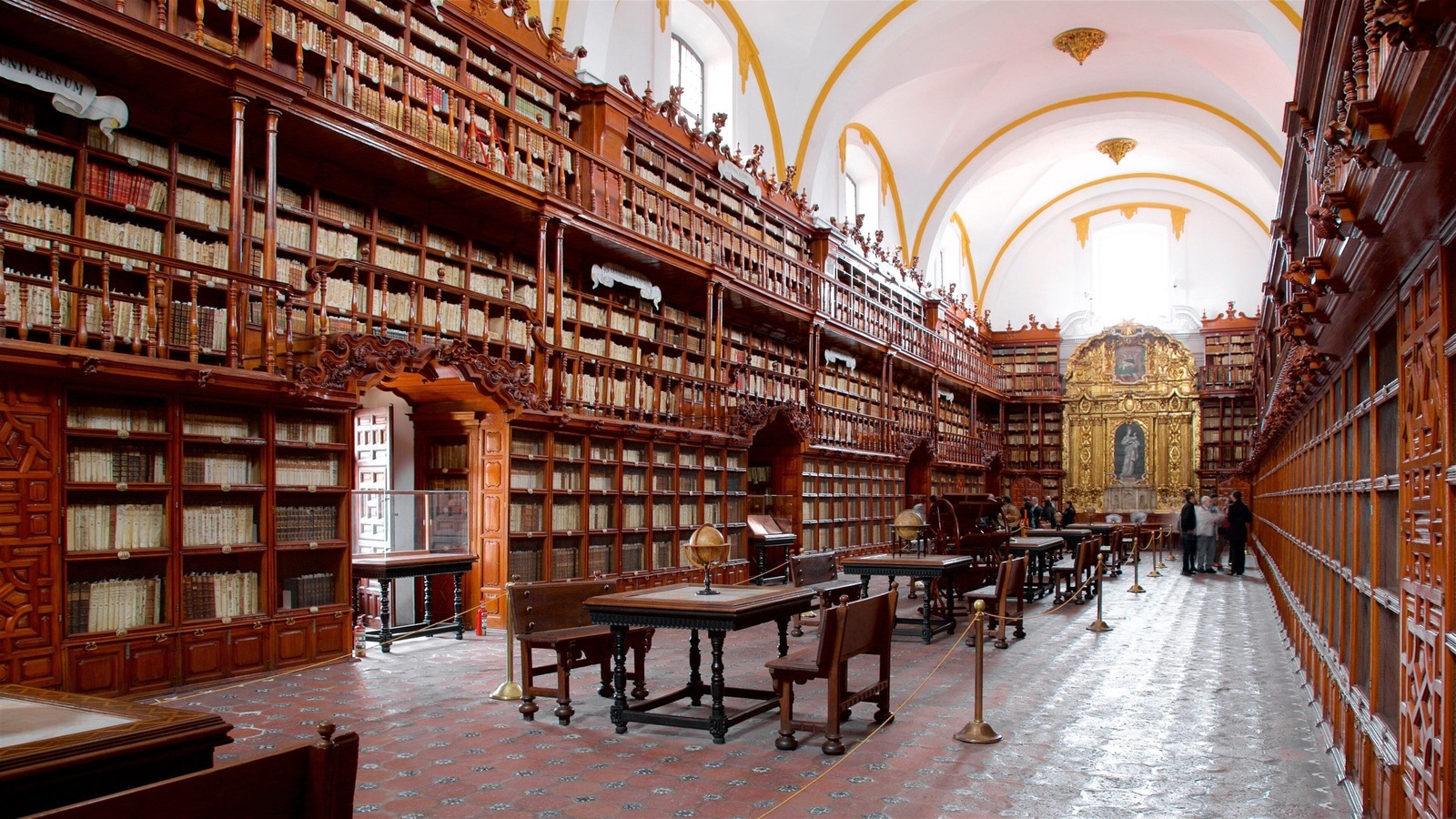 Biblioteca Palafoxiana festeja 380 años de historia; fue la primera de Latinoamérica