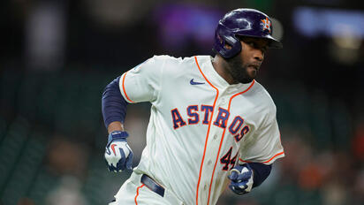 Yordan Álvarez busca la Triple Corona de bateo en la recta final de MLB
