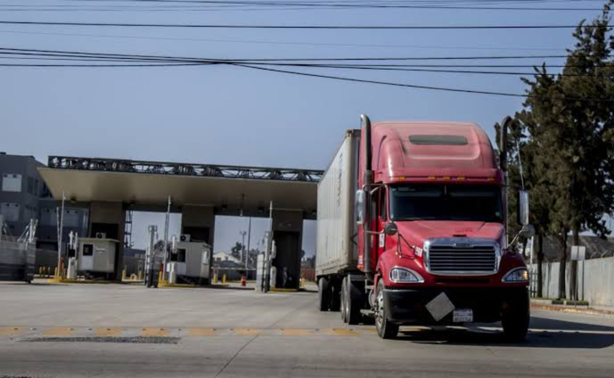 Retiran visas a 25 mil transportistas mexicanos durante operativo en EU