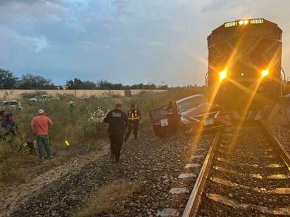 Taxista resulta lesionado tras ser impactado por tren en Nava