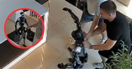 El insólito momento en que un robot encaró a un cliente en una tienda