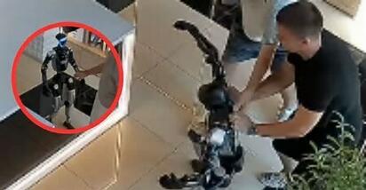 El insólito momento en que un robot encaró a un cliente en una tienda