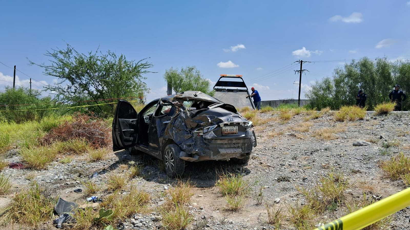 Hombre muere en volcadura sobre la carretera Monclova-Candela