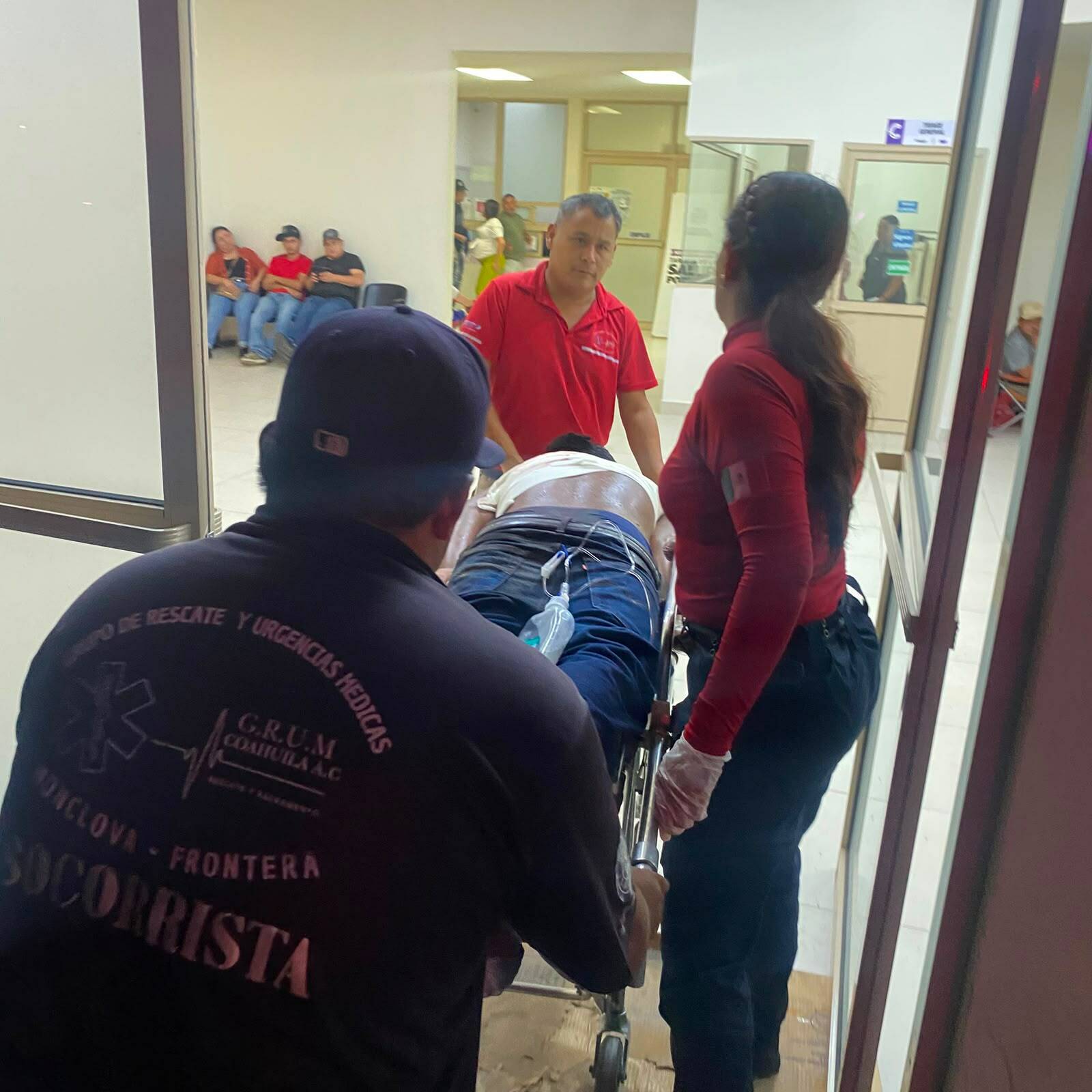 Joven queda grave tras golpiza y tres puñaladas en Monclova
