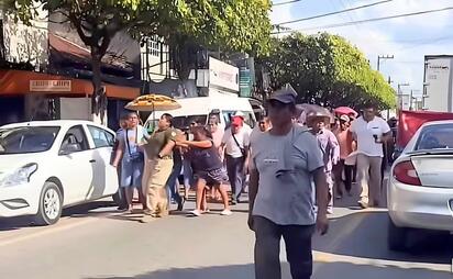 Ciudadanos de Matlapa, SLP, retienen a policías municipales
