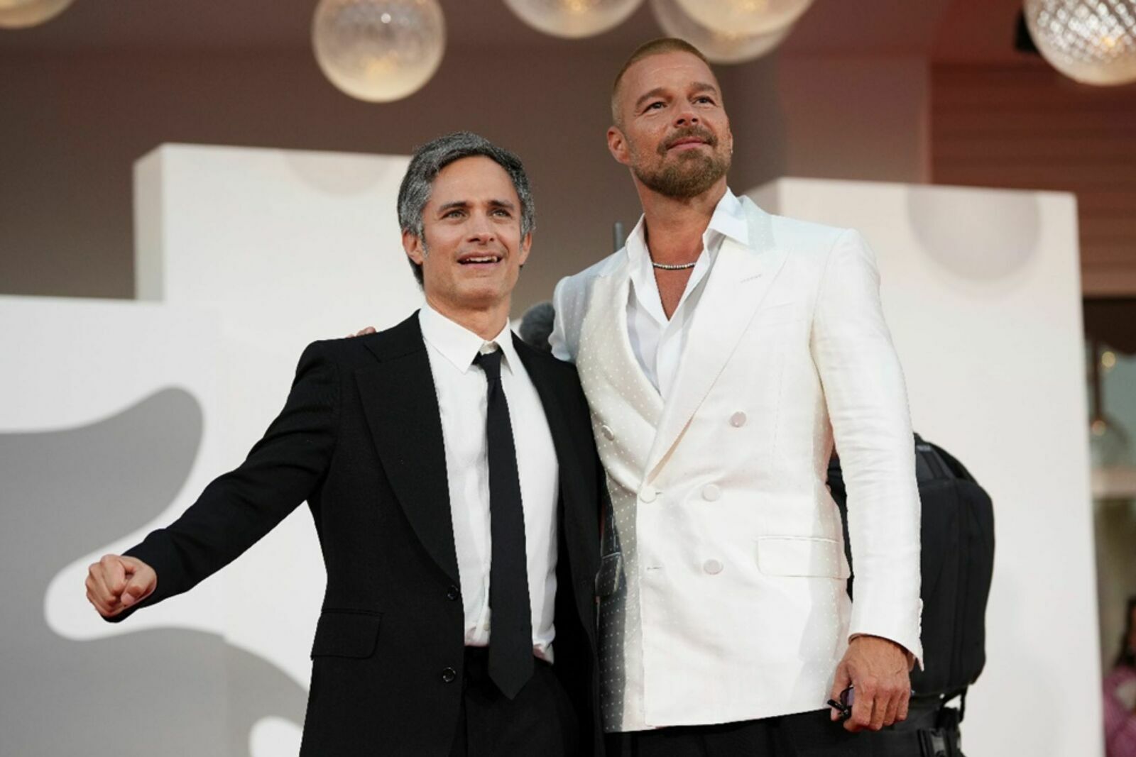 Gael García Bernal presenta en Venecia "Hombre al agua"