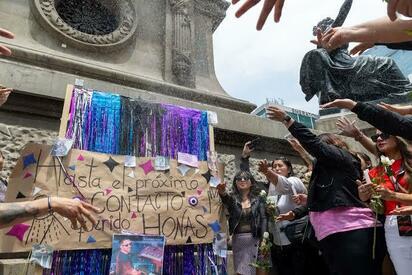 Decenas de seguidores despiden a tecladista de Camilo VII en el Ángel