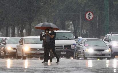 Lluvias dejan dos personas lesionadas por caída de un rayo
