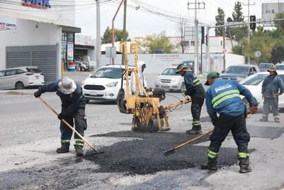 Las cuadrillas trabajan en diversos puntos de las calles Nueva Tecnología y San Esteban, en la colonia Nuevo Progreso.  El Ayuntamiento de Saltillo intensificó