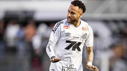 Neymar estará fuera hasta un mes por lesión muscular