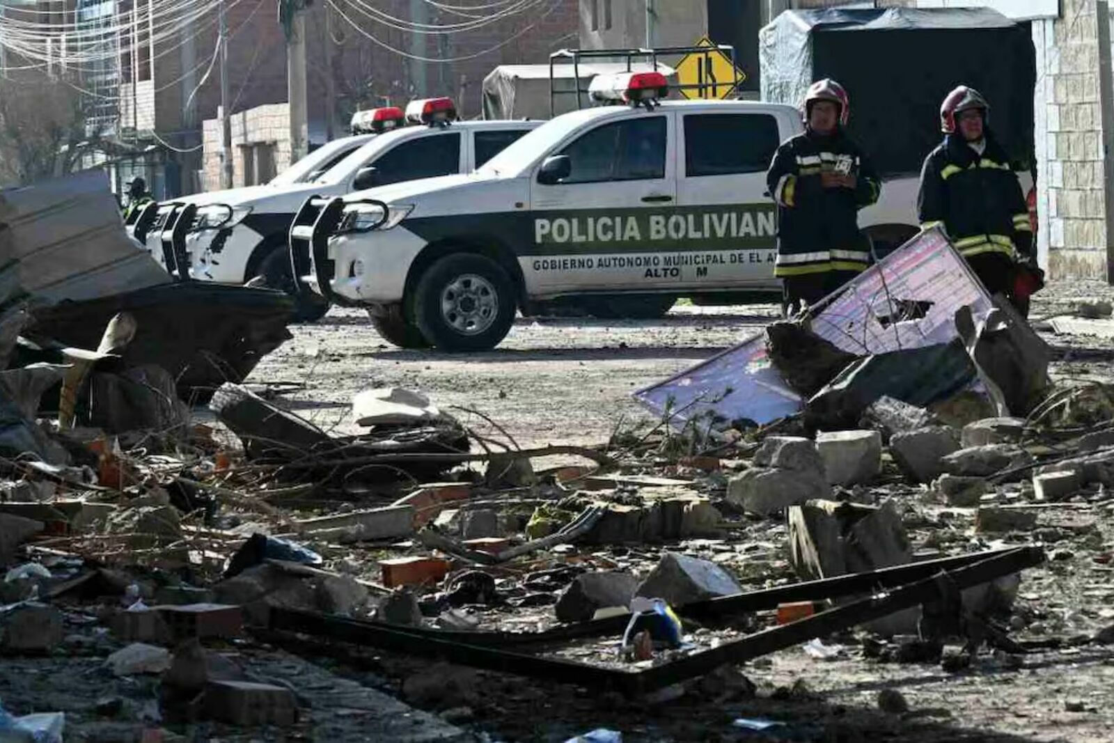 Suben a 7 los muertos por explosiones en cuartel militar de Bolivia