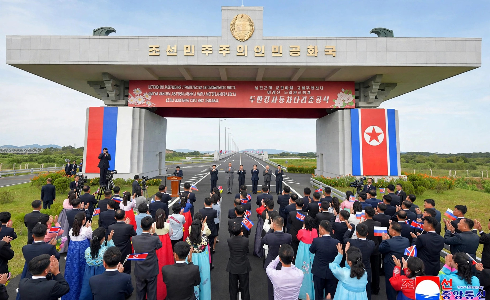 Rusia y Corea del Norte inauguran su primer puente vial fronterizo