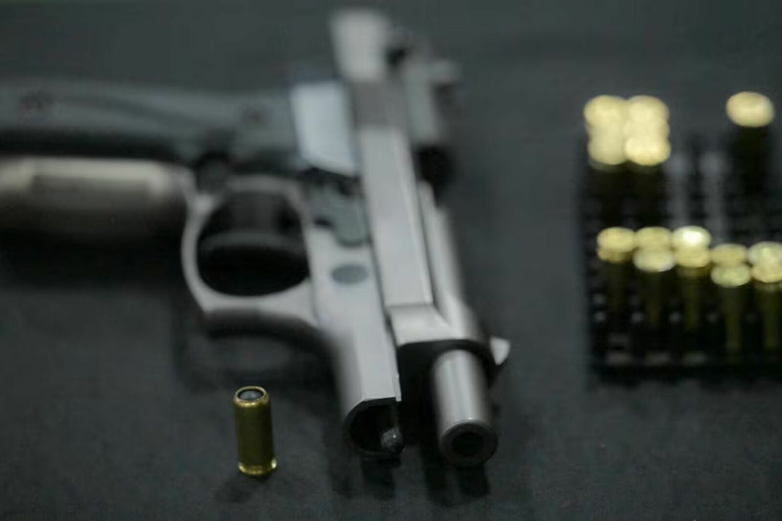 Colombia levanta suspensión general de permisos para portar armas