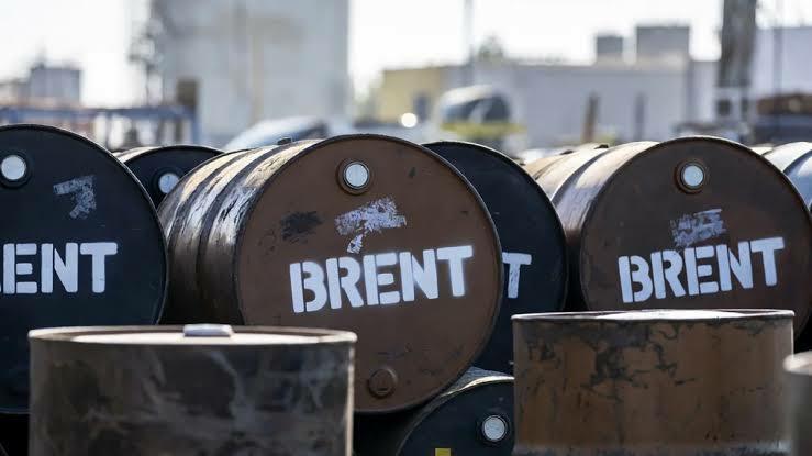 Brent sube a 97.92 dólares tras ataques en Arabia Saudita