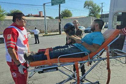 Motociclista termina en el hospital tras choque en la Zona Centro de Monclova