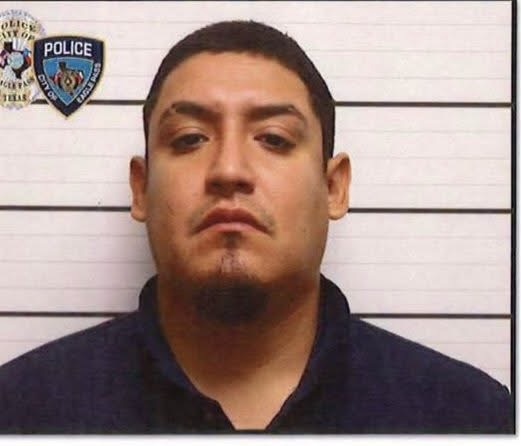 Detienen en Eagle Pass a hombre acusado de trasladar a cuatro personas ocultas en una camioneta