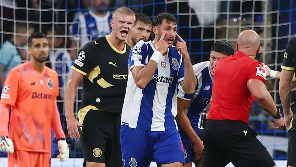 Santiago Giménez debuta en Champions con Porto y cae ante City
