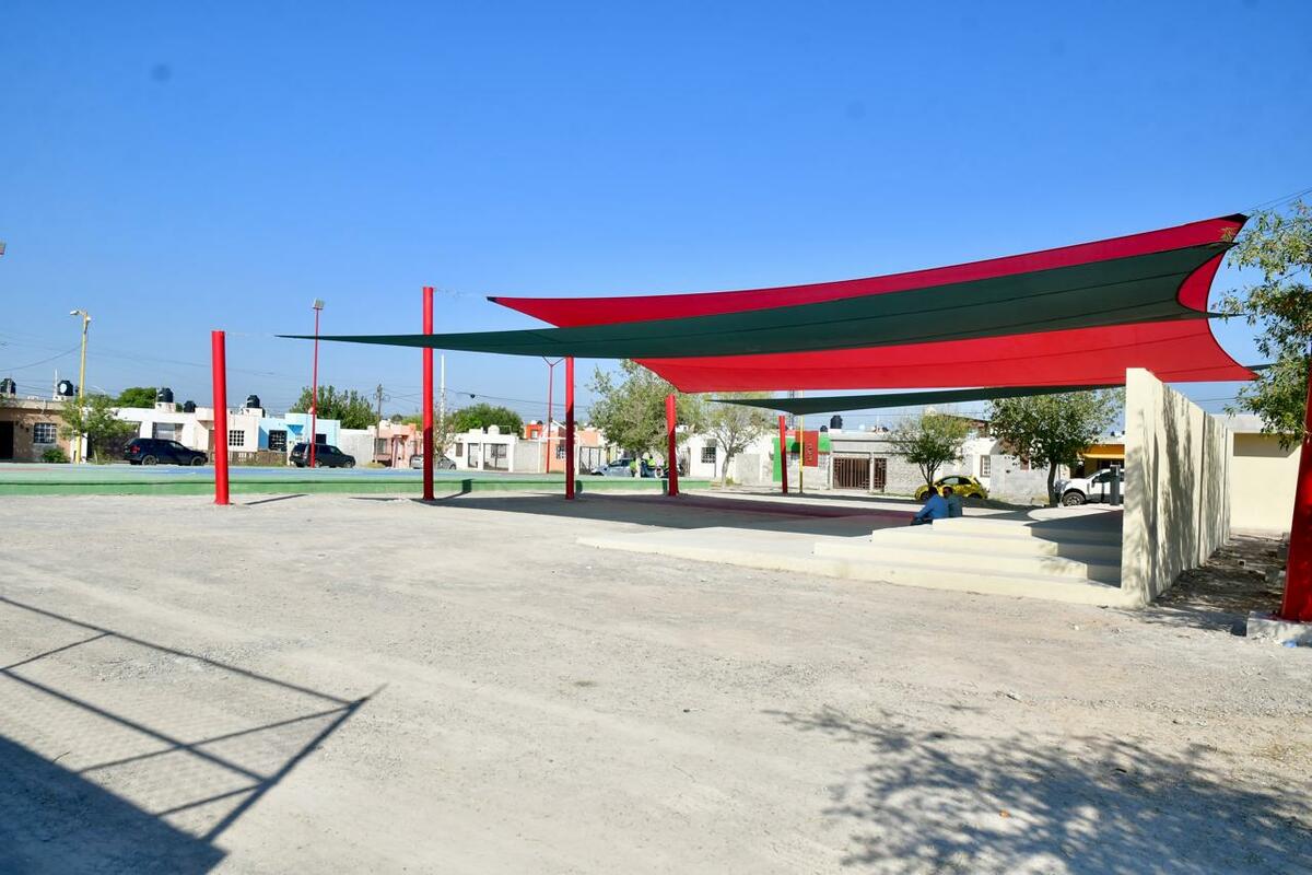 Sari Pérez supervisa avance del 90% en la rehabilitación de la Plaza Durazno