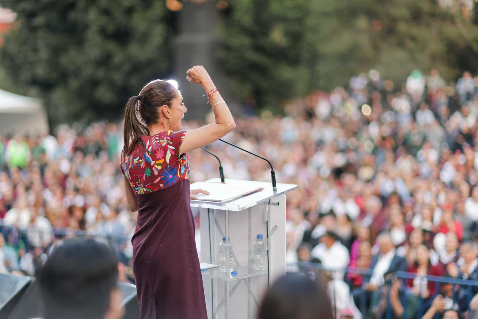 Sheinbaum anuncia artistas que acompañarán a Intocable en el Zócalo