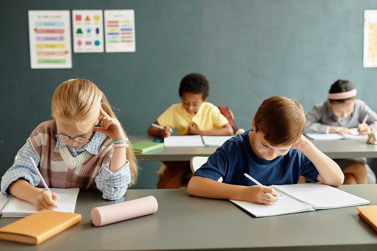 Bacterias en polvo de aulas relacionadas con reducción de función pulmonar en niños