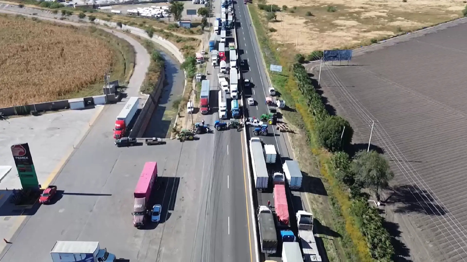 Bloqueos afectan carreteras de Guanajuato; productores piden precios justos