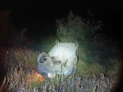 Vuelca monclovense y termina con golpes en la carretera 30