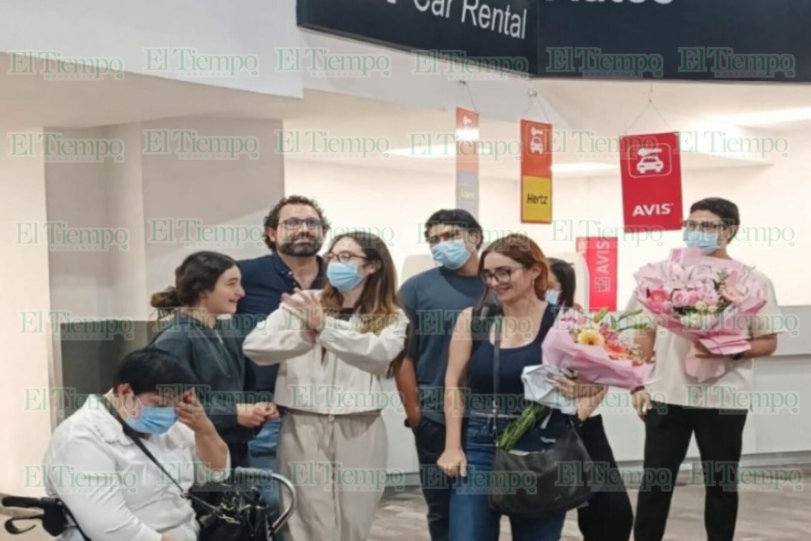 Regina es recibida en el Aeropuerto de Monterrey, Nuevo León la tarde del viernes 11 de septiembre.