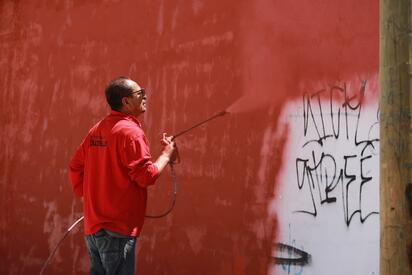 Retiran daño con grafiti de viviendas en Nuevo Teresitas