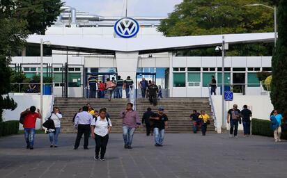 Trabajadores de Volkswagen rechazan convenio y mantienen huelga