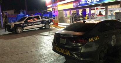 Empleados frustran robo y enfrentan a dos presuntos ladrones en El Pueblo