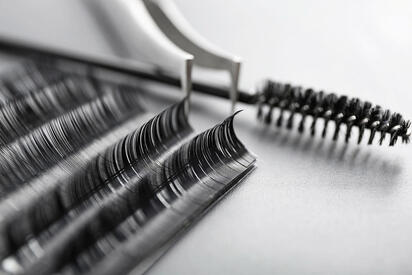 La mayoría de las mujeres que usan extensiones de pestañas regularmente pueden tener ácaros