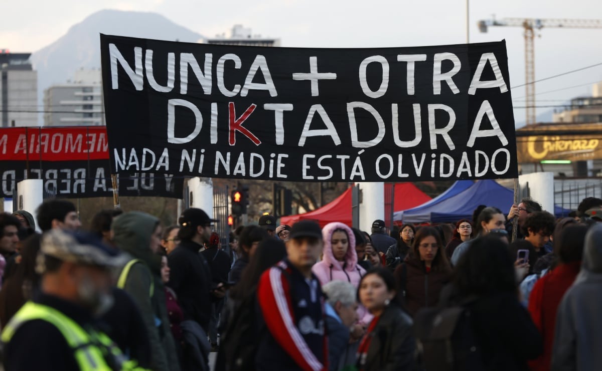 Protestas por el 53 aniversario del golpe de Estado dejan 284 detenidos en Chile