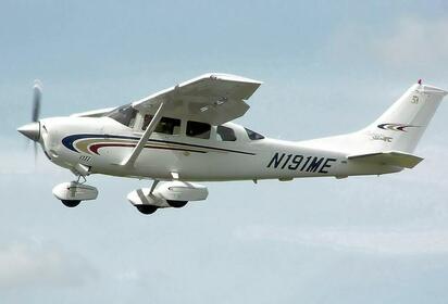 Autoridades colombianas buscan una avioneta con cinco ocupantes que perdió comunicación durante un vuelo entre Chocó y Bogotá.  Las autoridades colombianas
