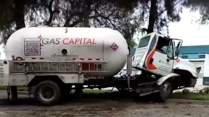 Choca pipa de gas en la México-Texcoco; hay un herido