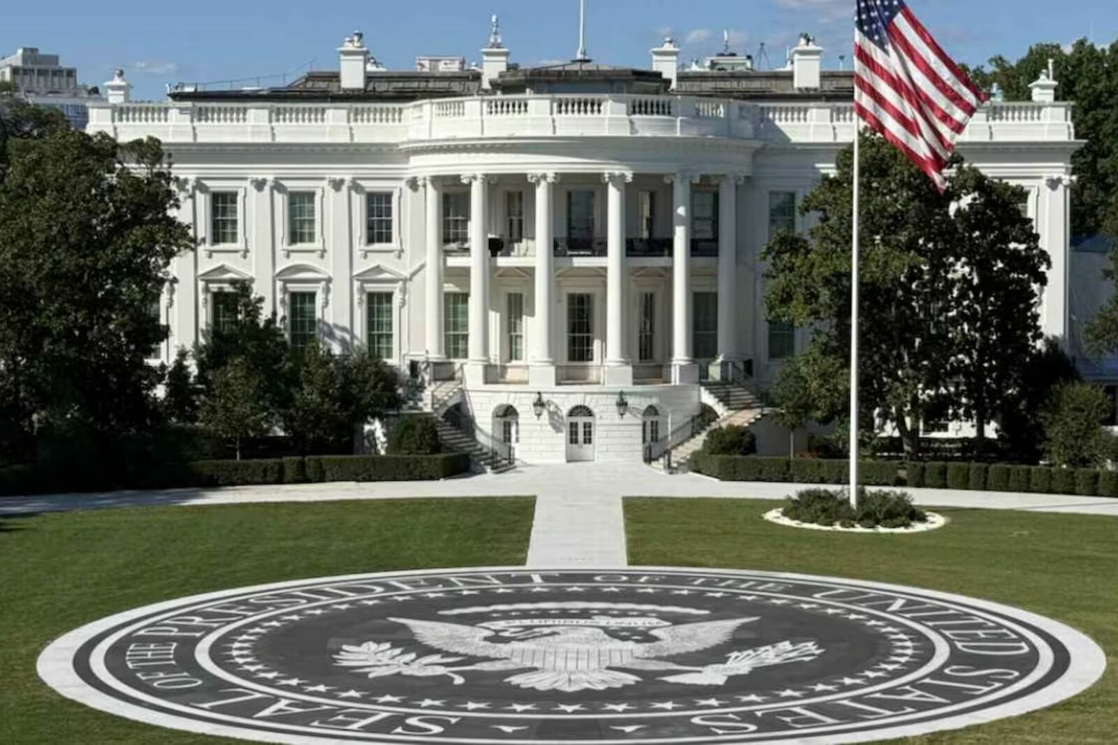 Trump estrena helipuerto de granito en la Casa Blanca para Marine One